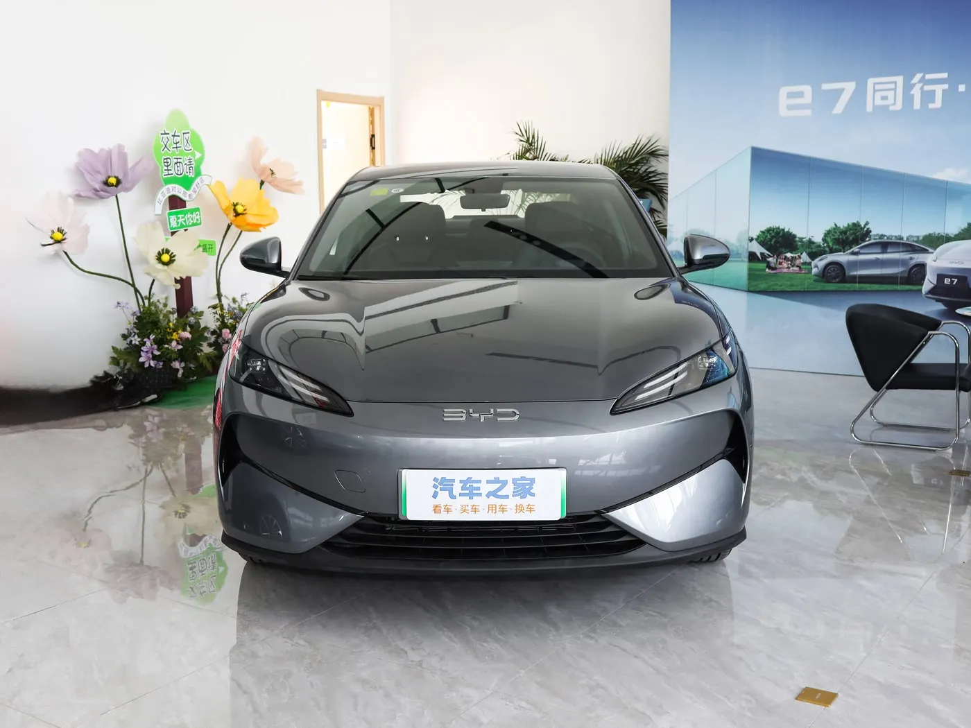 Neues Modell BYD E7 EV-Auto, 150 km/h Höchstgeschwindigkeit, 136 PS, 180 Nm Drehmoment, 5-Sitzer-Elektrofahrzeug