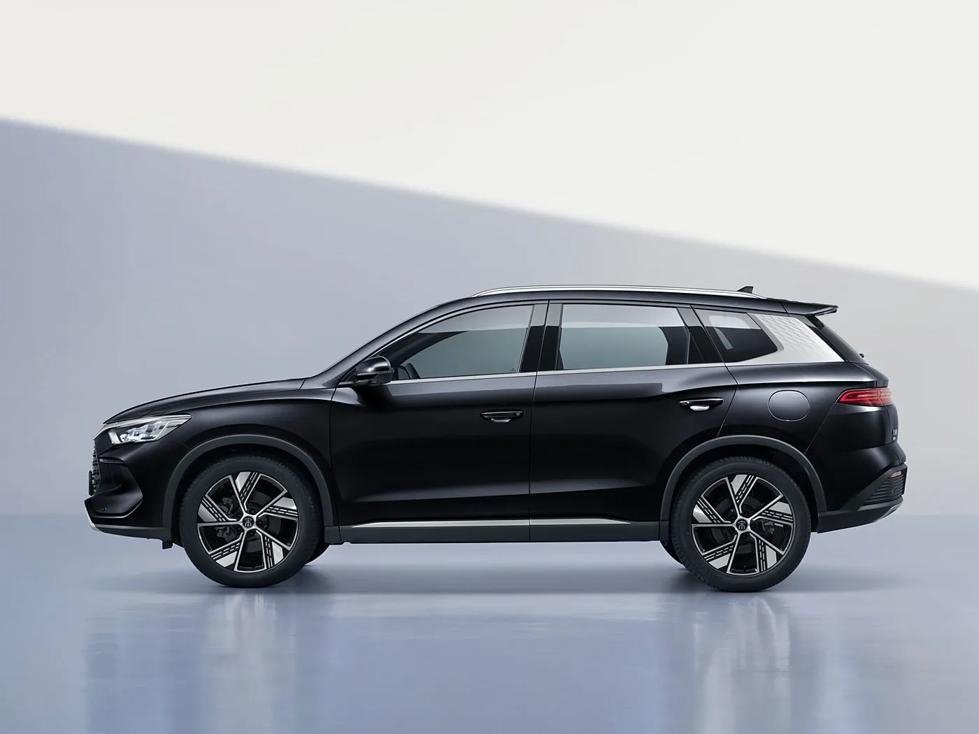 BYD Song Pro DM-i Kompakter PHEV-SUV mit Long-Range-Hybrid-NEW-ENERGIE-Fahrzeug