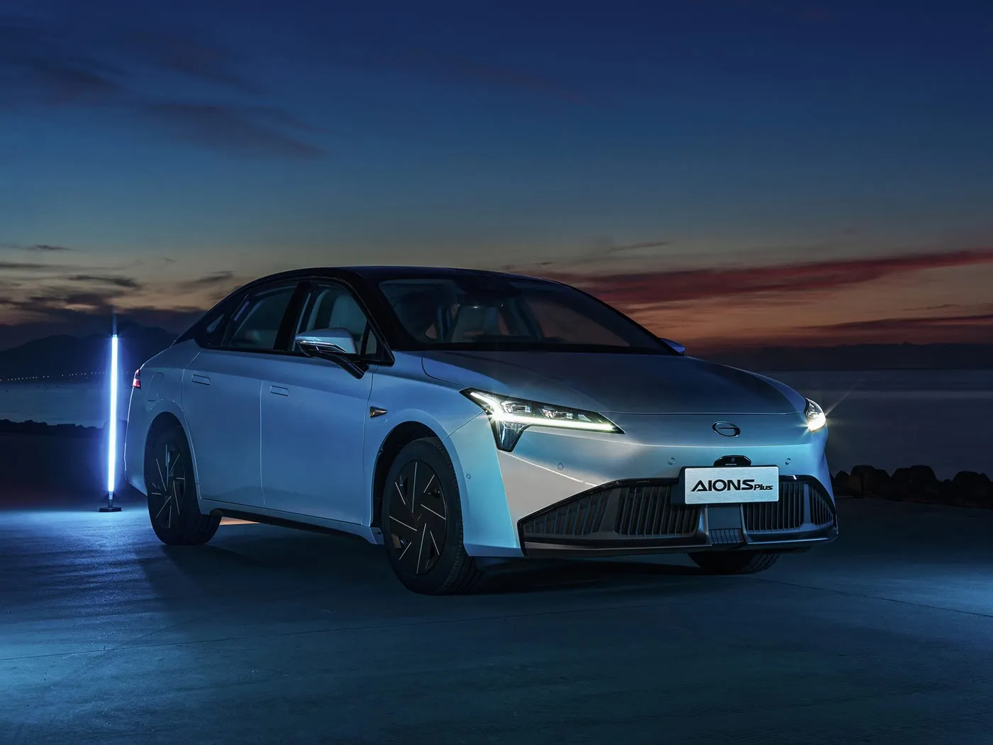 AION RT Elektro-SUV, Linkslenker, Hochgeschwindigkeits-EV, automatisches Getriebe, Hybrid-Mini-Limousine, New-Energy-Fahrzeug für Erwachsene