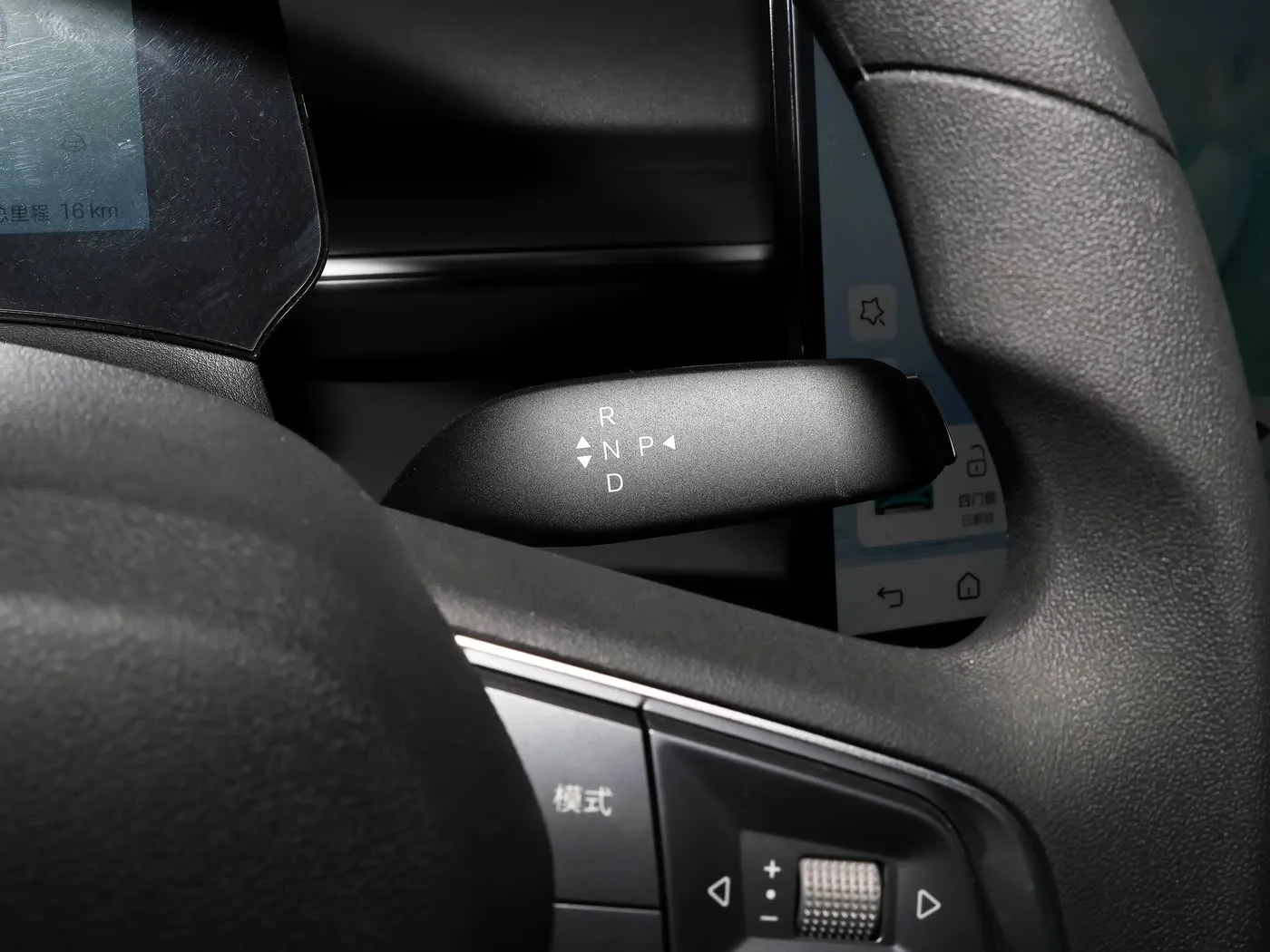 Neues Modell BYD E7 EV-Auto, 150 km/h Höchstgeschwindigkeit, 136 PS, 180 Nm Drehmoment, 5-Sitzer-Elektrofahrzeug