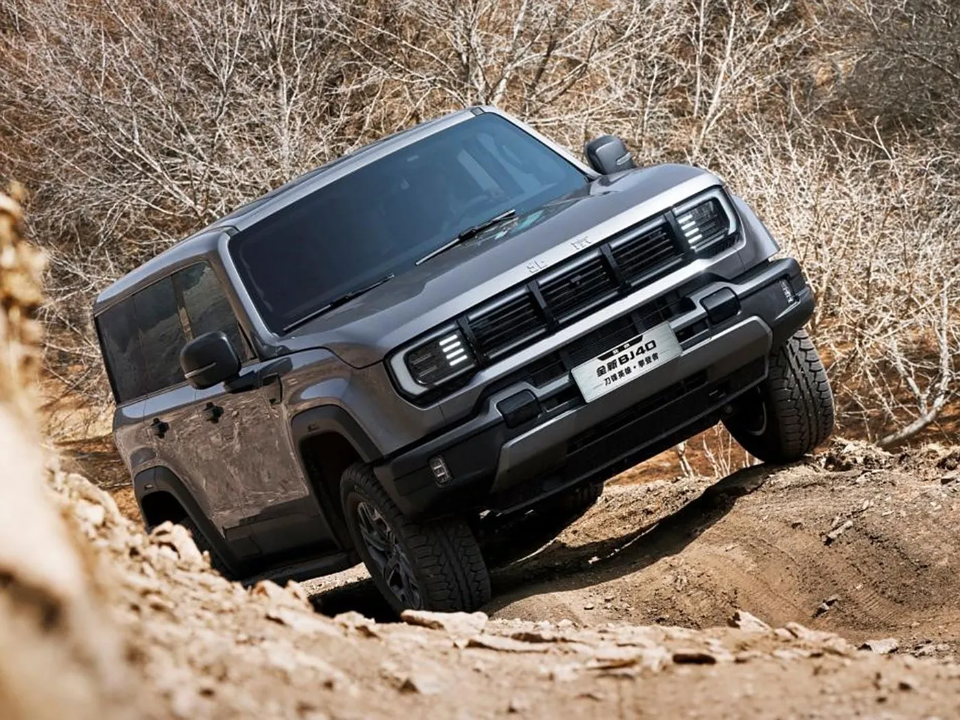 Beijing Off-Road BJ40 Kompakt-SUV mit Allradantrieb, 85-Liter-Tank und Panoramakamera mit langem Radstand