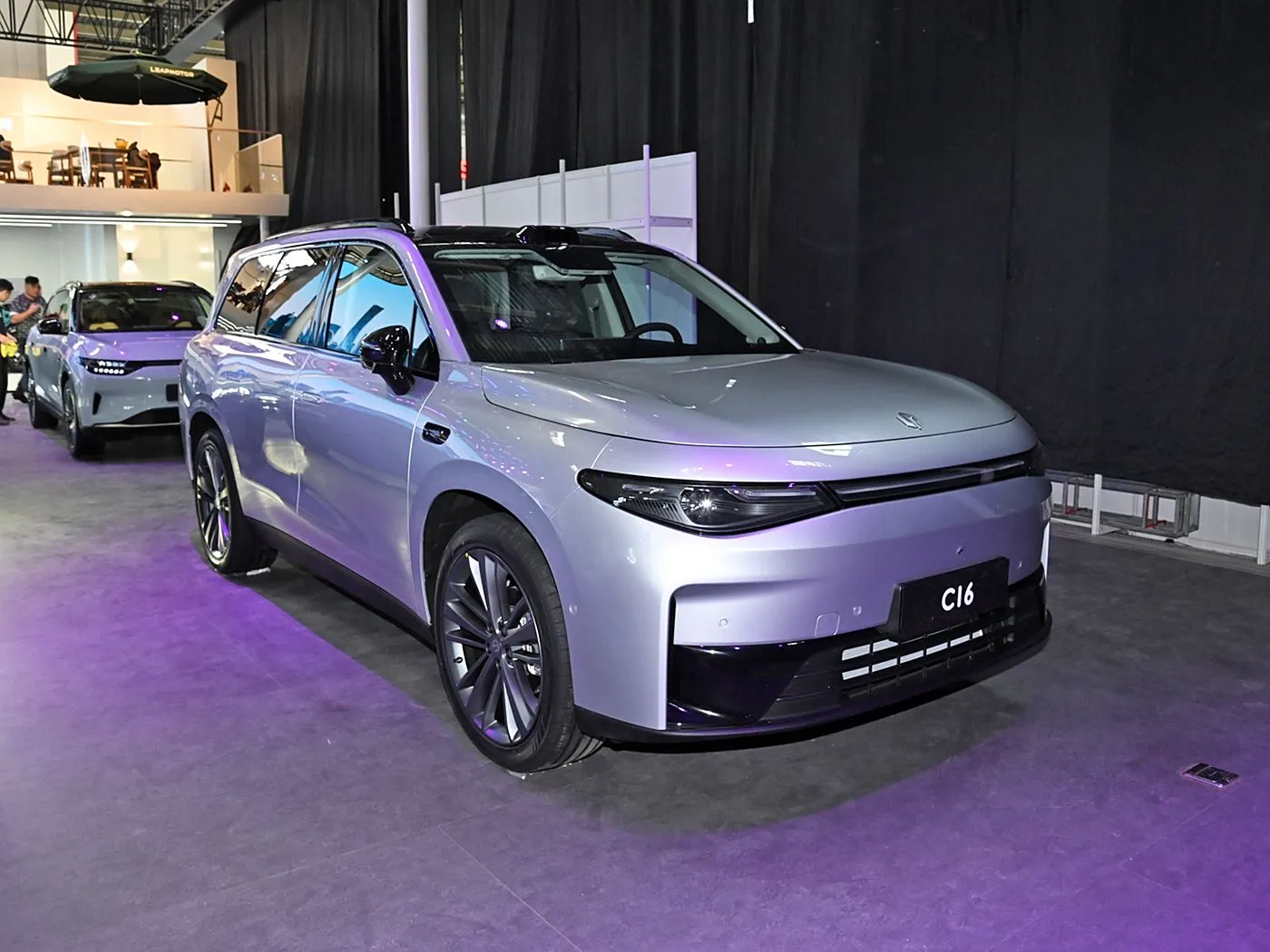Leapmotor C16 5-türiges 6-Sitzer-EV-SUV 4WD-Antriebsmodus Linkslenkung Elektro- und Hybridkraftstoff New Energy Auto