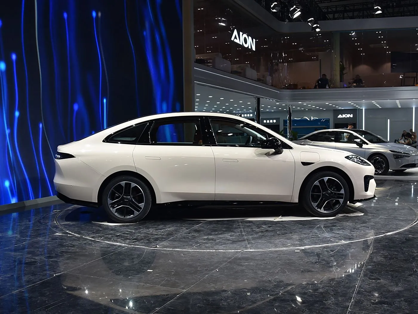 AION RT Elektro-SUV, Linkslenker, Hochgeschwindigkeits-EV, automatisches Getriebe, Hybrid-Mini-Limousine, New-Energy-Fahrzeug für Erwachsene