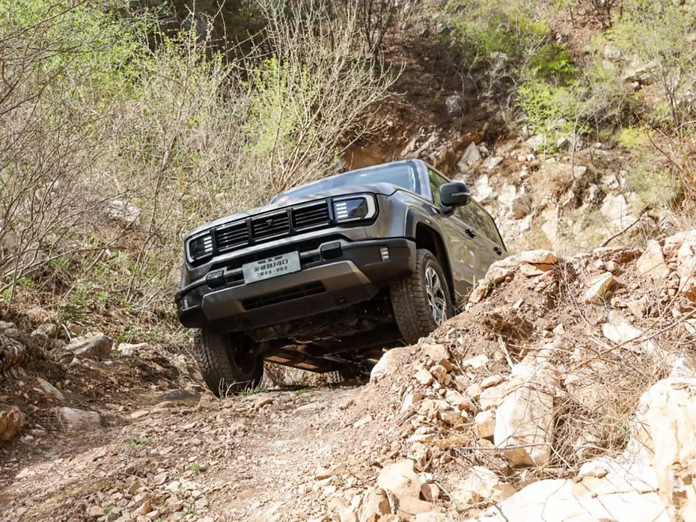 Beijing Off-Road BJ40 Kompakt-SUV mit Allradantrieb, 85-Liter-Tank und Panoramakamera mit langem Radstand