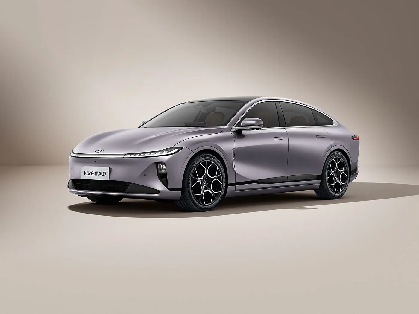 Changan Qiyuan A07 Hybrid-EV-Limousine, neues Energiefahrzeug aus China, 1200 km Reichweite, Automatikgetriebe, 5 Sitze, 175 km/h Geschwindigkeit, Reifengröße R19