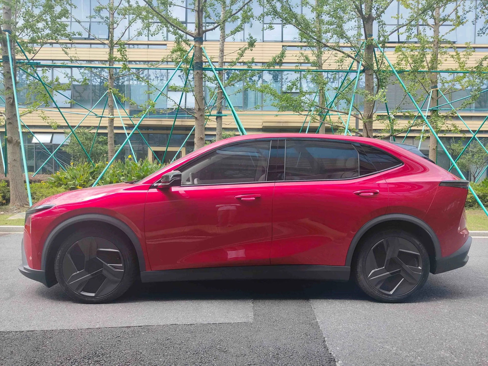 LEV01 RECHTSLENKER-SUV NEW ENERGY VEHICLE EV Long Range Radstand 5 Sitze