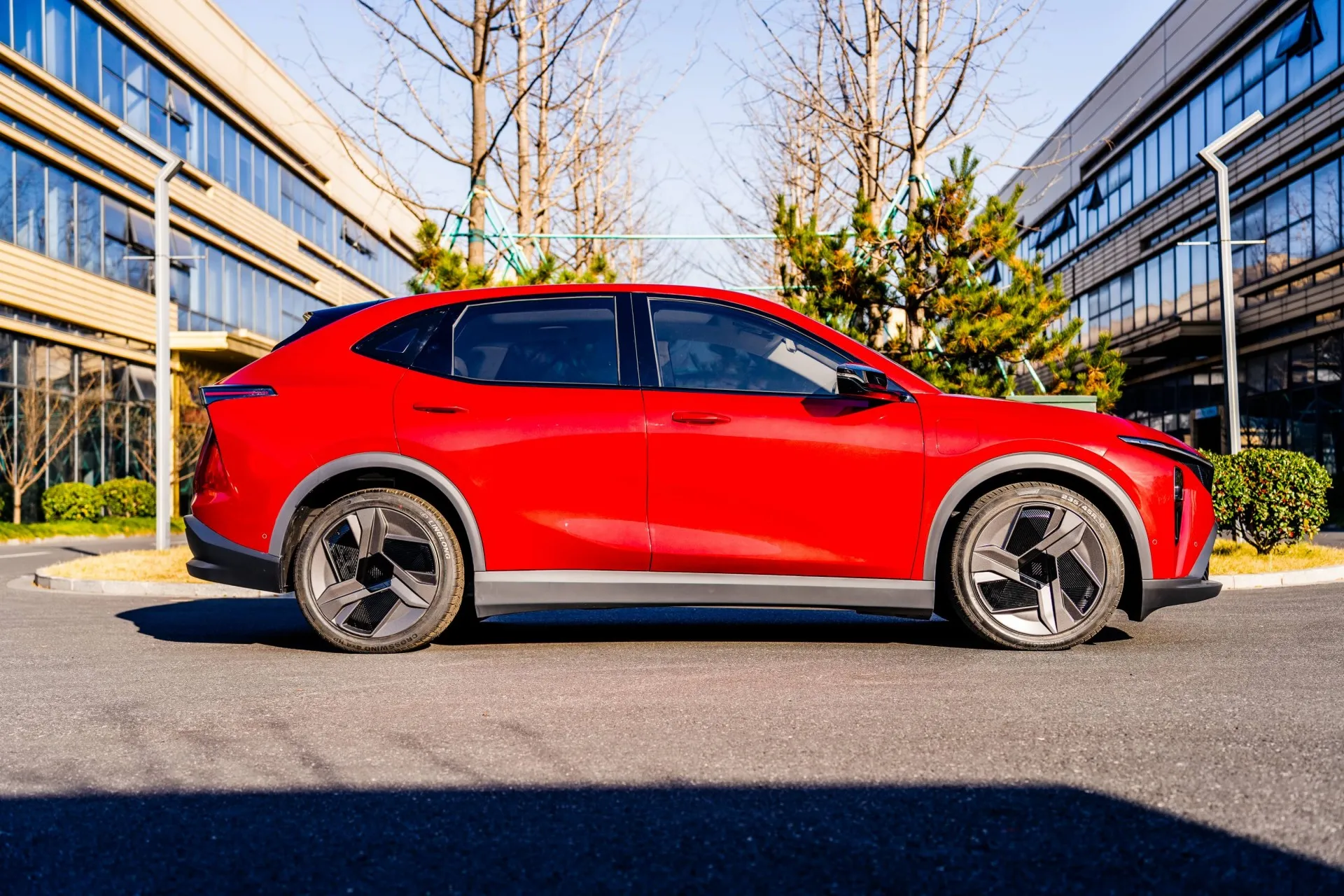 LEV01 RECHTSLENKER-SUV NEW ENERGY VEHICLE EV Long Range Radstand 5 Sitze