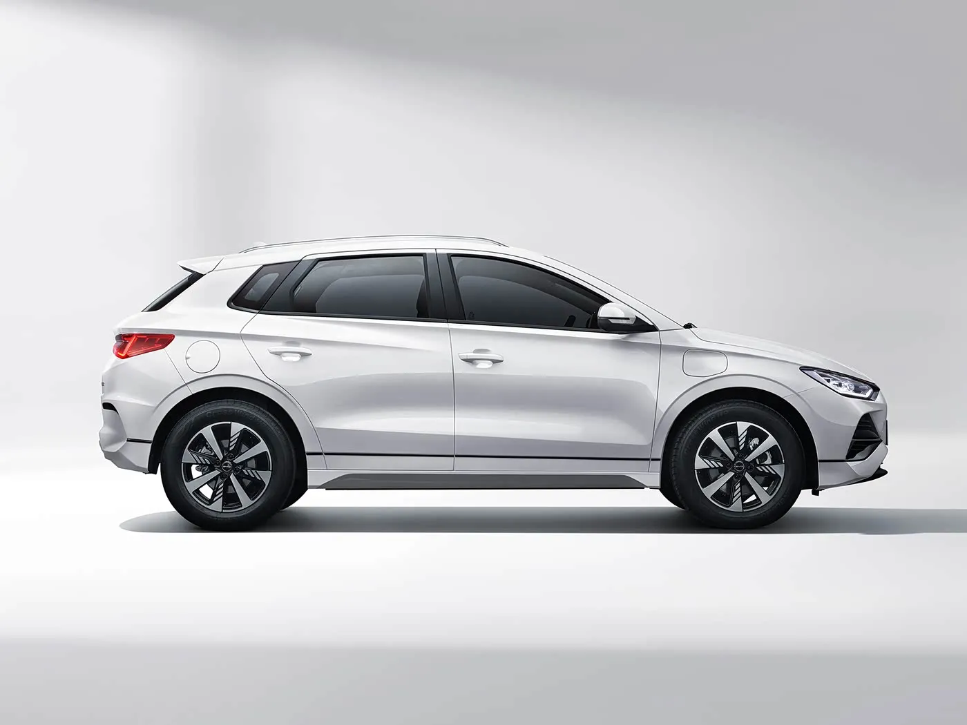 BYD E2 Luxus-Elektro-Elektro-SUV-Limousine mit Schrägheck, linksgelenktem Auto und Lithium-Batterie-Motor, Chinas New-Energy-Fahrzeug