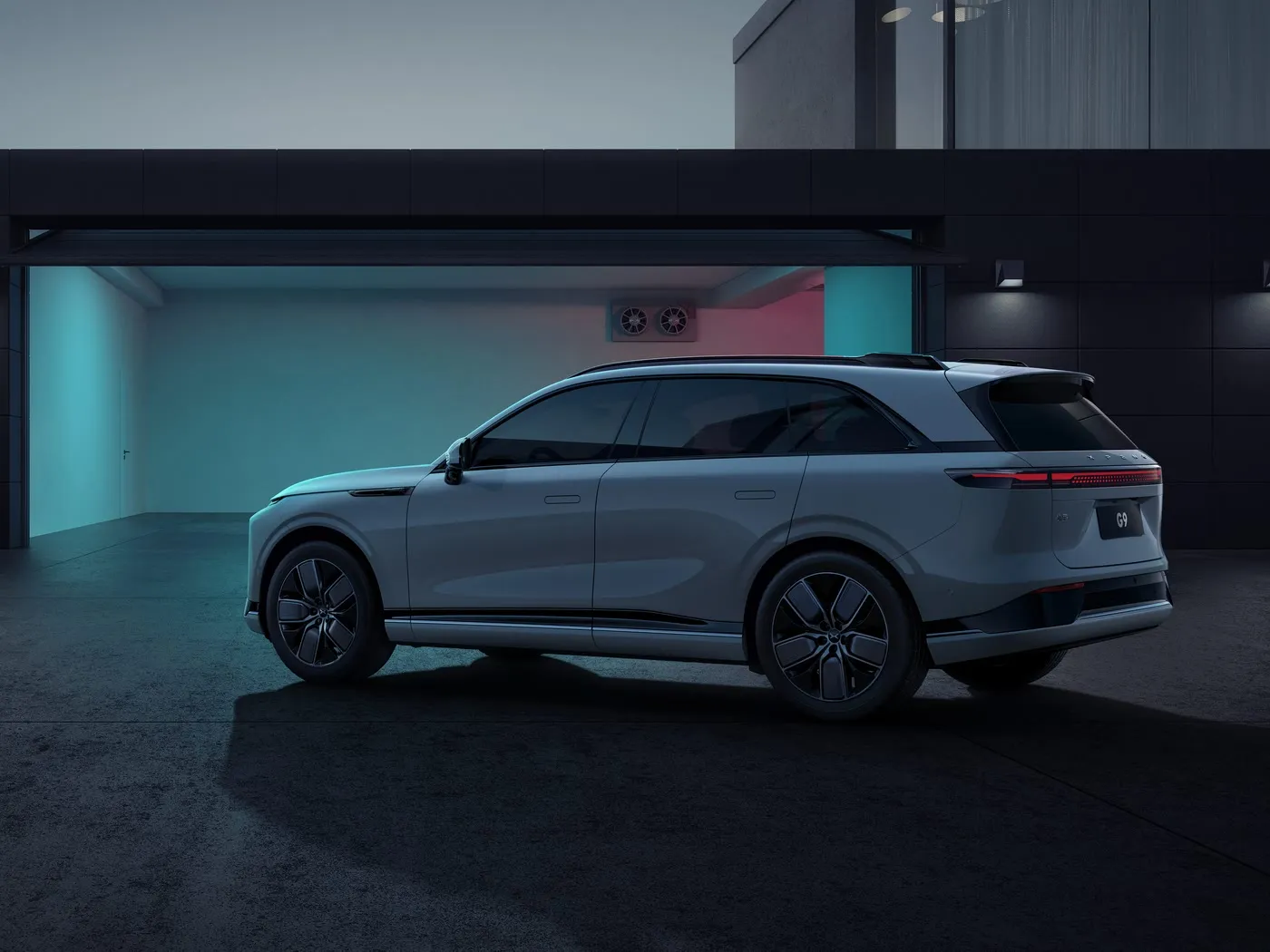 Xpeng G9 Luxuriöses 4-türiges 5-Sitzer-SUV-Elektrofahrzeug, New Energy MPV-Fließheck mit 4WD-Antriebsmodus, PHEV-Leistung und EV-Motor links