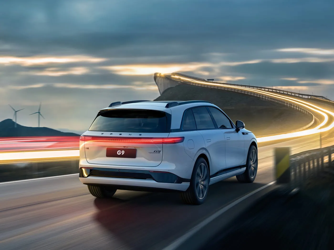 Xpeng G9 Luxuriöses 4-türiges 5-Sitzer-SUV-Elektrofahrzeug, New Energy MPV-Fließheck mit 4WD-Antriebsmodus, PHEV-Leistung und EV-Motor links