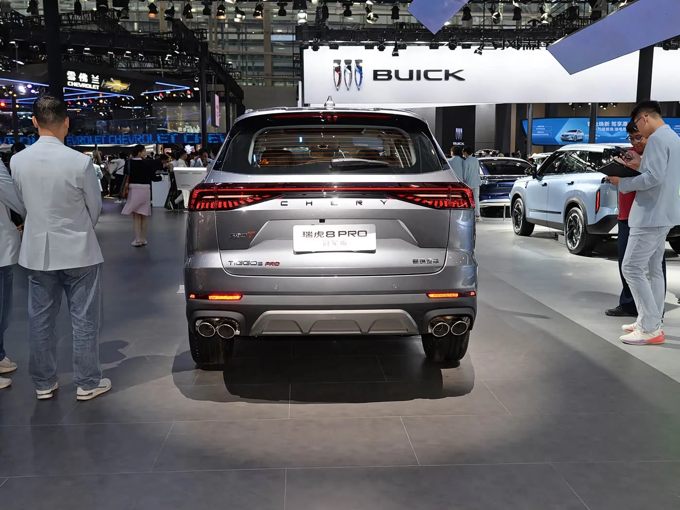 Chery Tiggo 8 Pro Luxus-Familien-SUV Automatikgetriebe Rückfahrkamera R18 Links Benzin Dunkle Ledersitze Euro VI Emission AWD