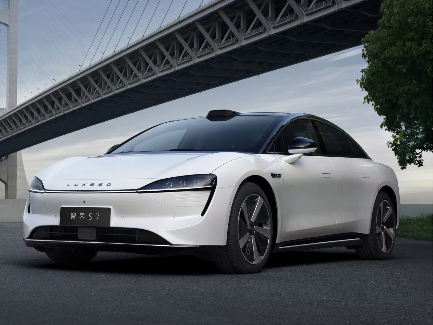 CHERY LUXEED S7 Exeed Luxus-Elektro-New-Energy-Fahrzeug mit RWD/AWD, 4 Türen und 5 Sitzen