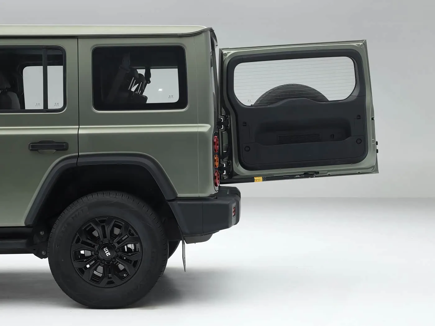 2025 BAIC 212 T01 Robuster 4WD-Kompakt-SUV Benzin/Diesel 8AT & Lederinnenraum Beheiztes Lederlenkrad Langer Radstand