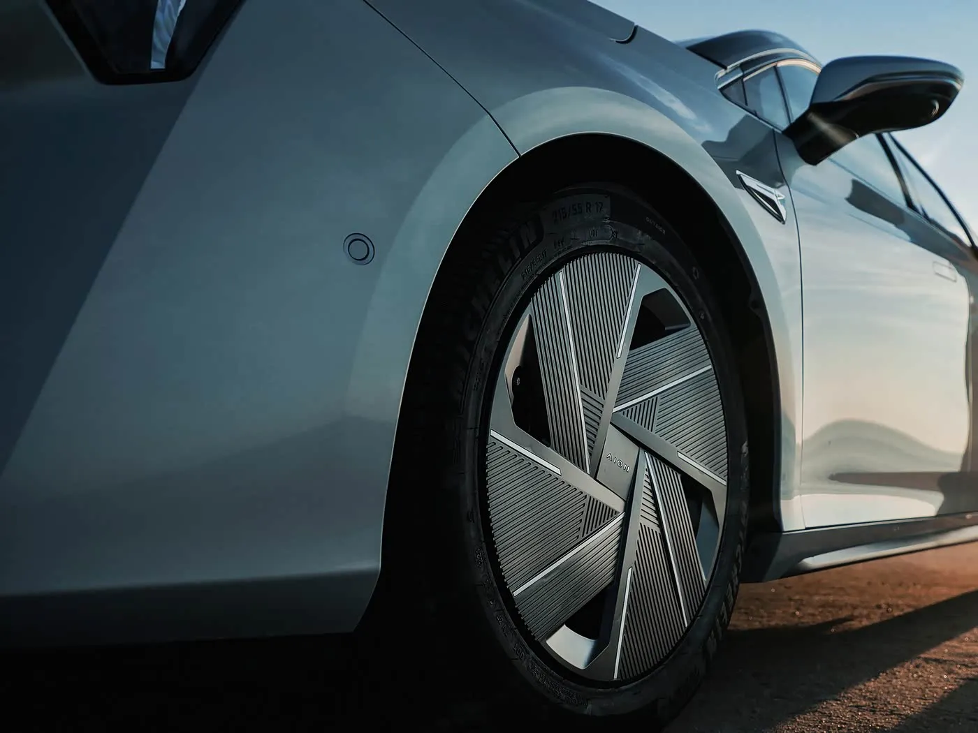 AION RT Elektro-SUV, Linkslenker, Hochgeschwindigkeits-EV, automatisches Getriebe, Hybrid-Mini-Limousine, New-Energy-Fahrzeug für Erwachsene