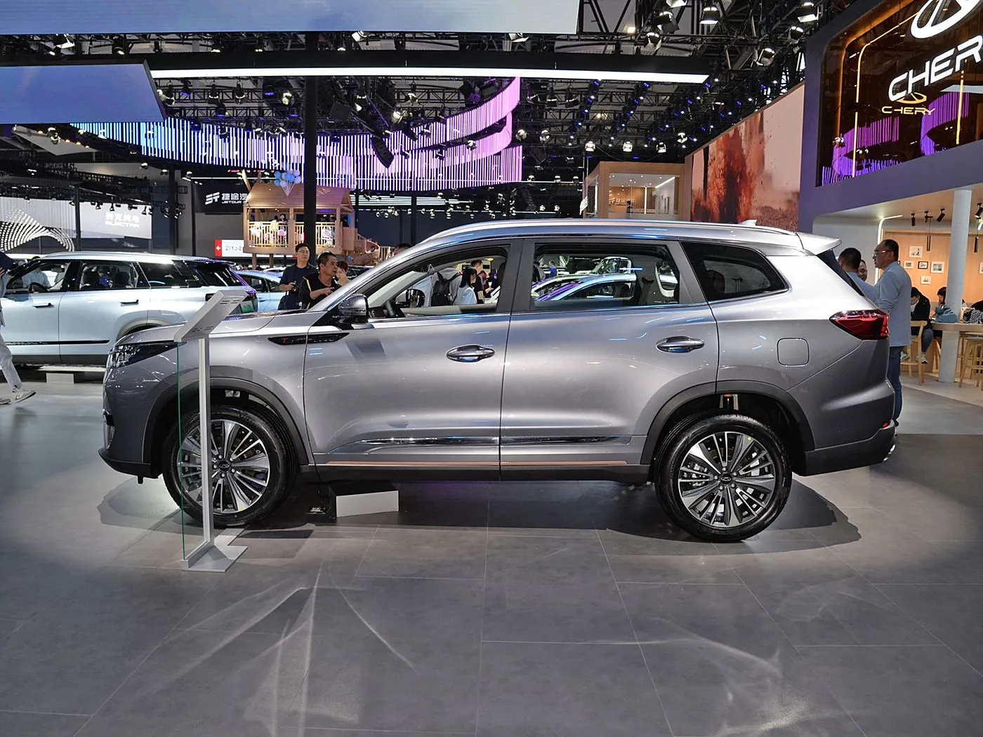Chery Tiggo 8 Pro Luxus-Familien-SUV Automatikgetriebe Rückfahrkamera R18 Links Benzin Dunkle Ledersitze Euro VI Emission AWD