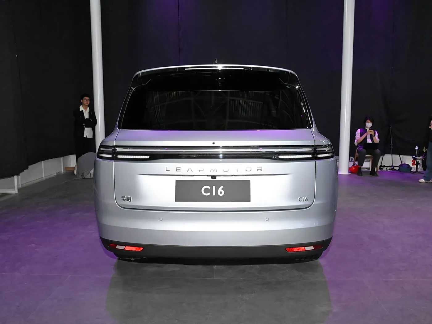 Leapmotor C16 5-türiges 6-Sitzer-EV-SUV 4WD-Antriebsmodus Linkslenkung Elektro- und Hybridkraftstoff New Energy Auto