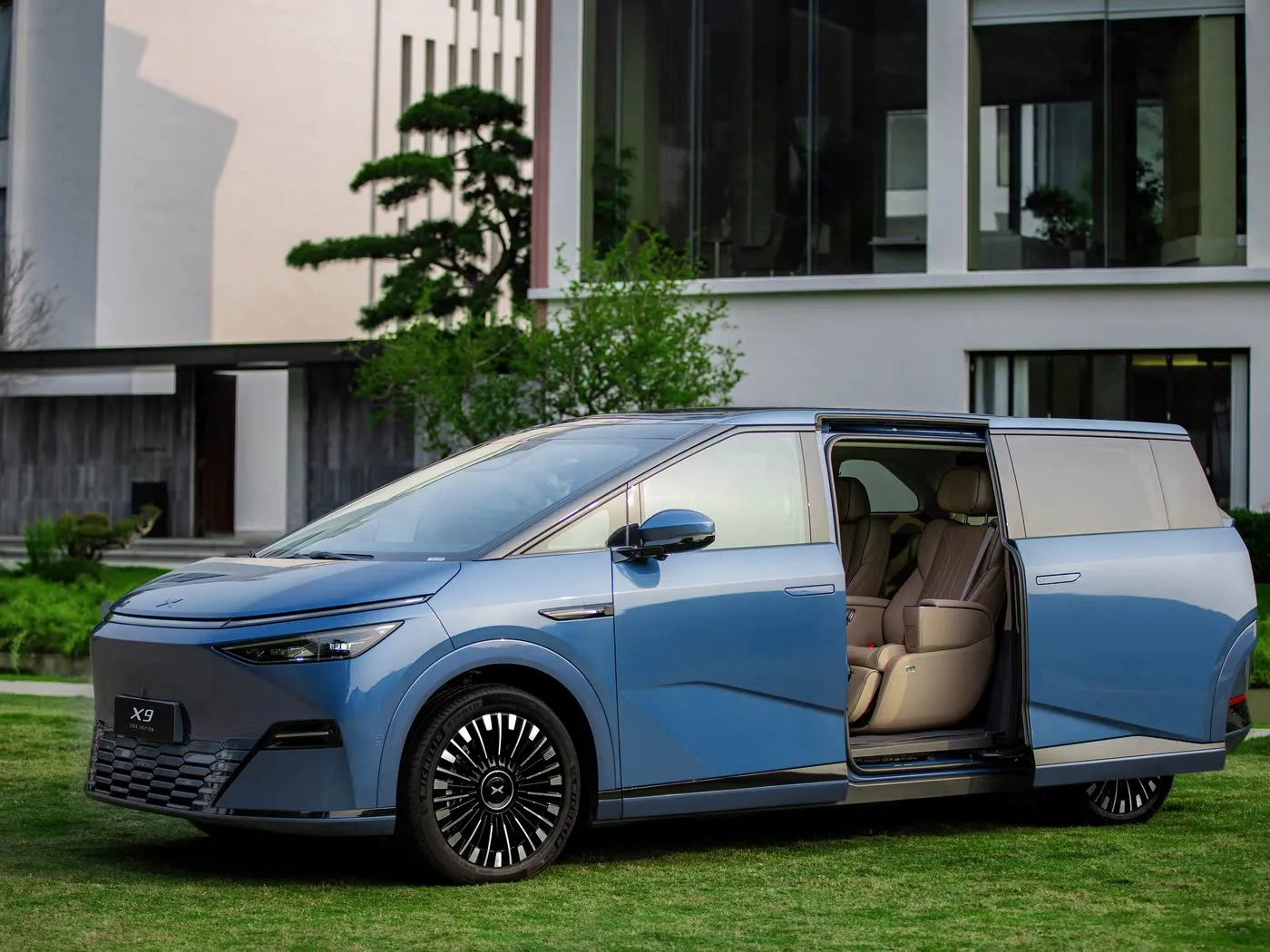 Xpeng X9 Langstrecken-MPV-SUV, rein elektrisch, linksgelenkt, wettbewerbsfähiger Preis, neues Energiefahrzeug