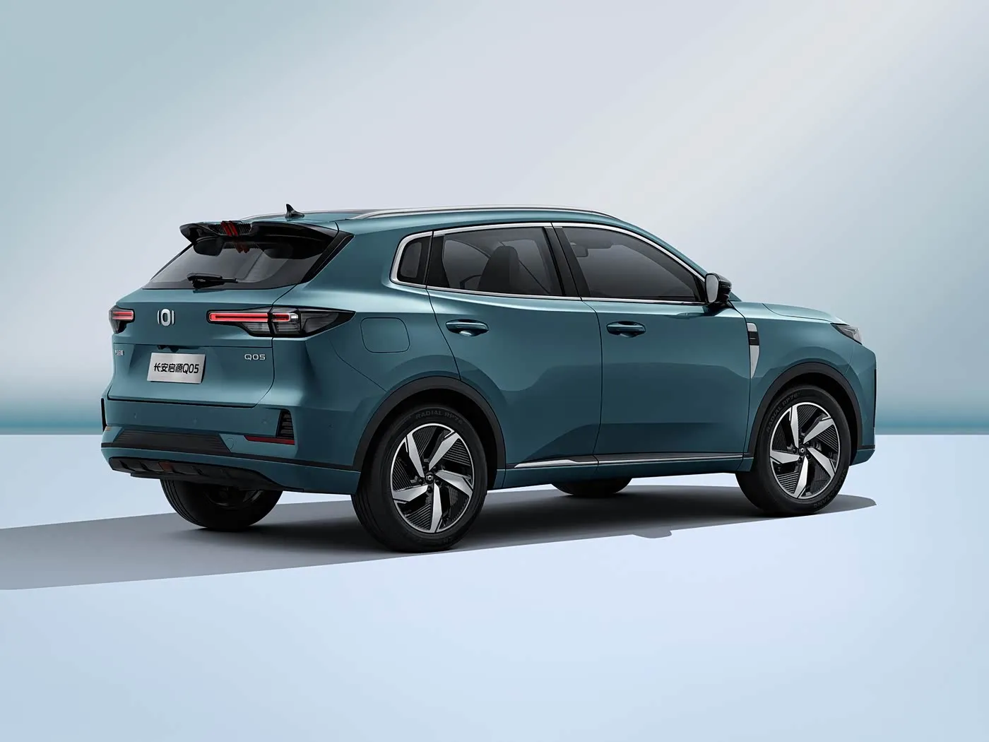 Changan NEVO Q05 Hybrid-Elektro-SUV, Langstrecken-Automatikgetriebe, 5-Türer, 5-Sitzer, Lederausstattung links