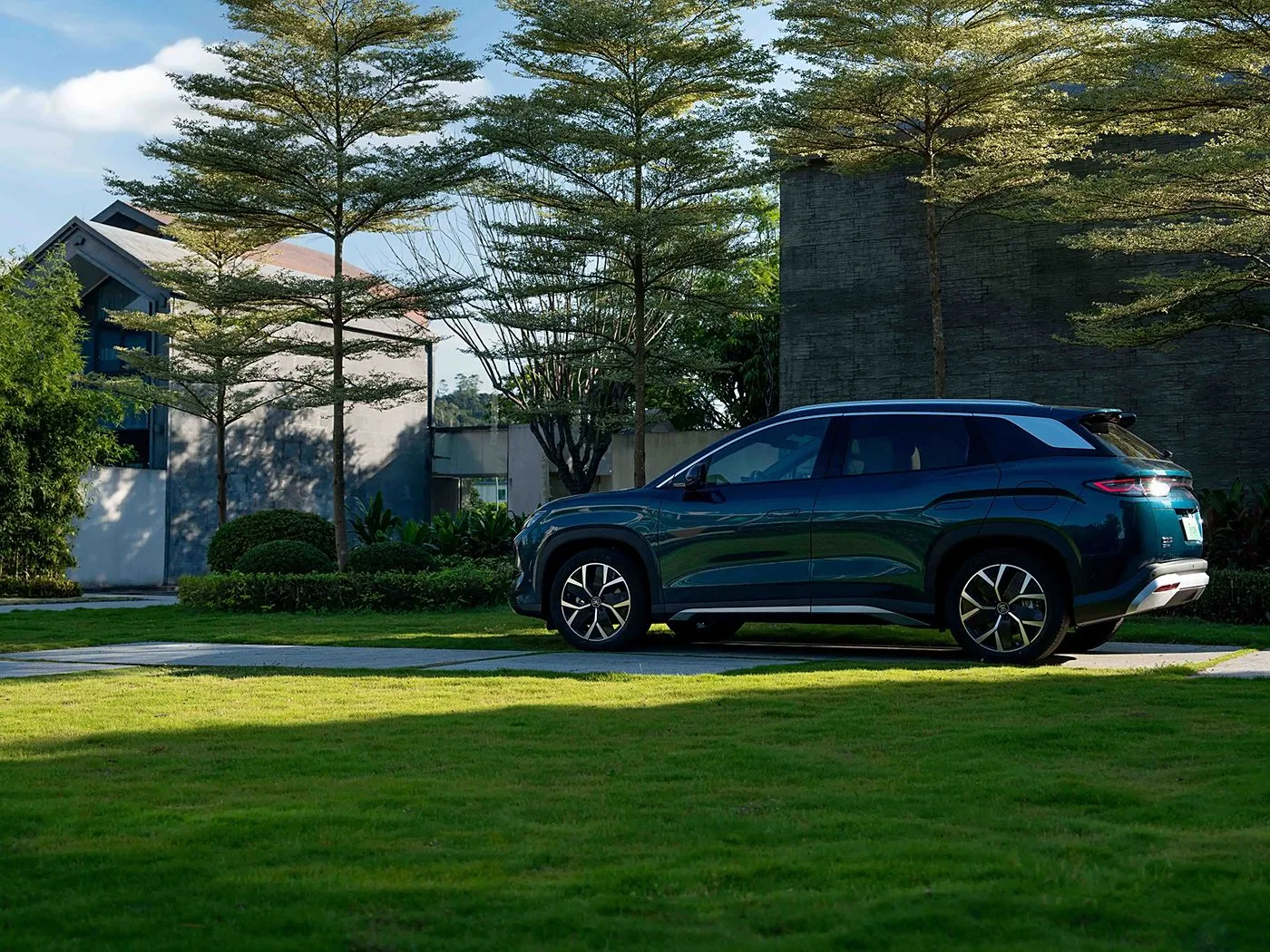 BYD Song L DM-i Kompaktes PHEV-SUV Langstrecken-Hochgeschwindigkeitsfahrzeug mit neuer Energie DiPilot 2.0, beheizte Sitze, 360°-Panoramakamera
