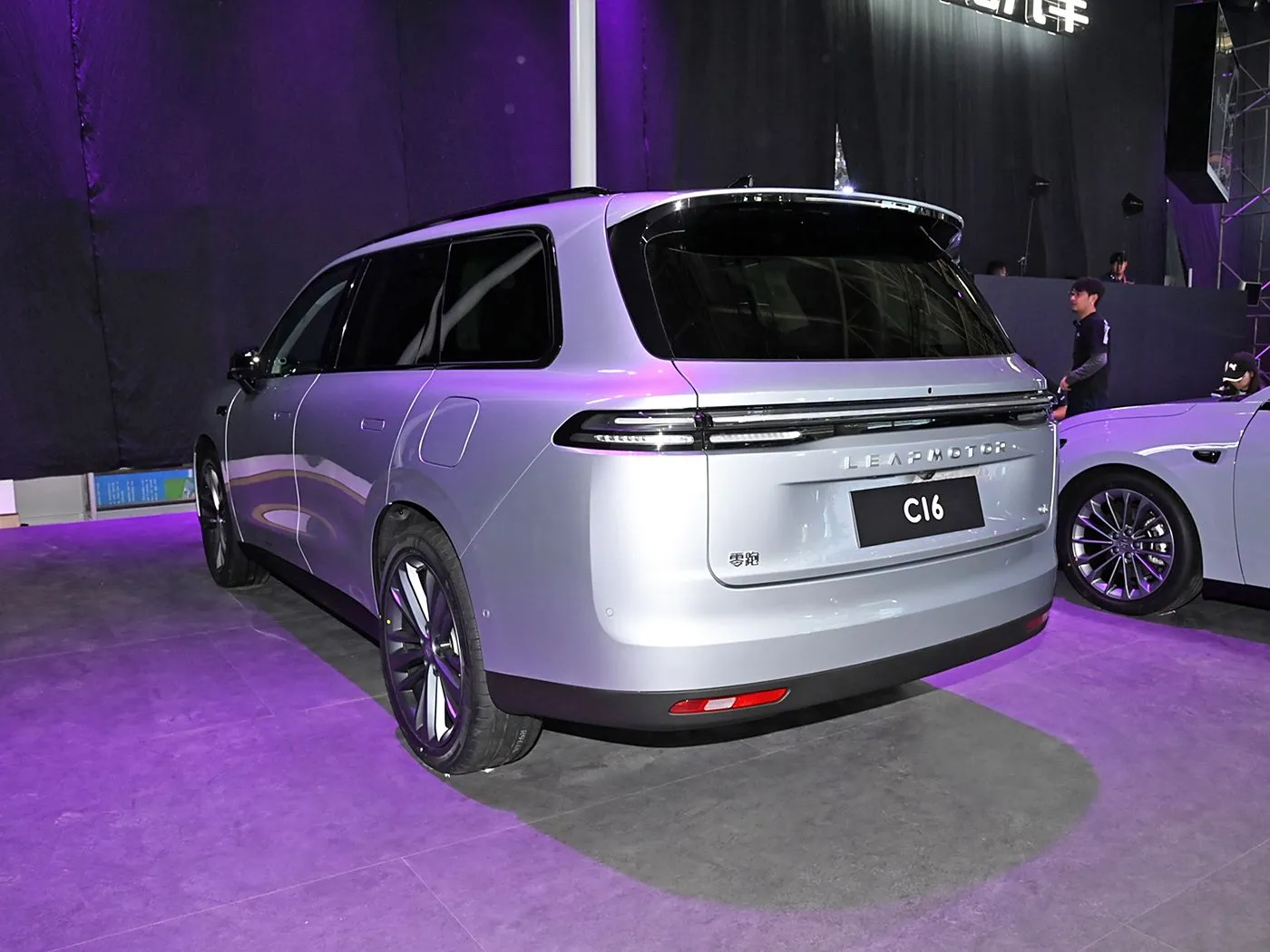 Leapmotor C16 5-türiges 6-Sitzer-EV-SUV 4WD-Antriebsmodus Linkslenkung Elektro- und Hybridkraftstoff New Energy Auto