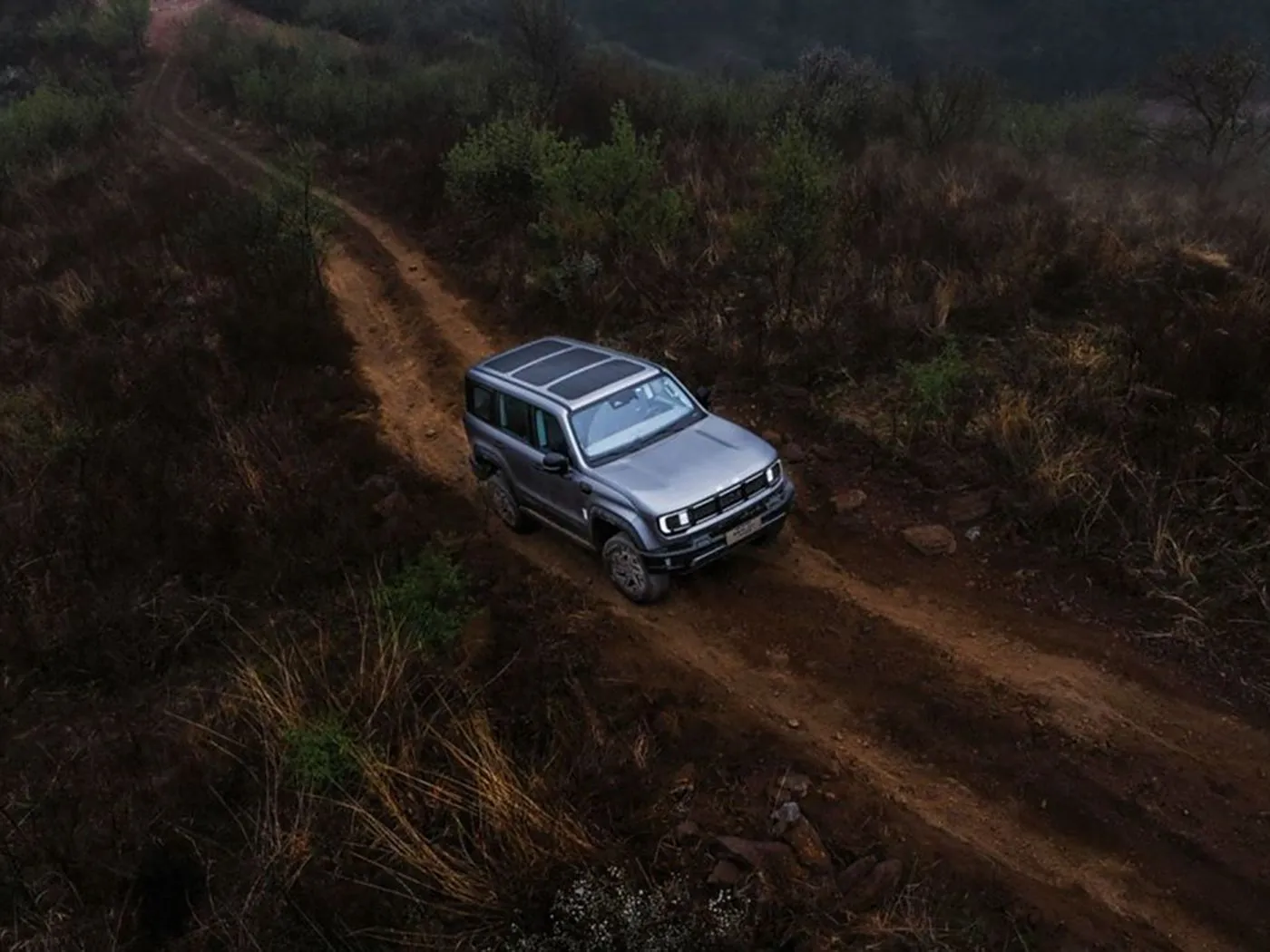 Beijing Off-Road BJ40 Kompakt-SUV mit Allradantrieb, 85-Liter-Tank und Panoramakamera mit langem Radstand